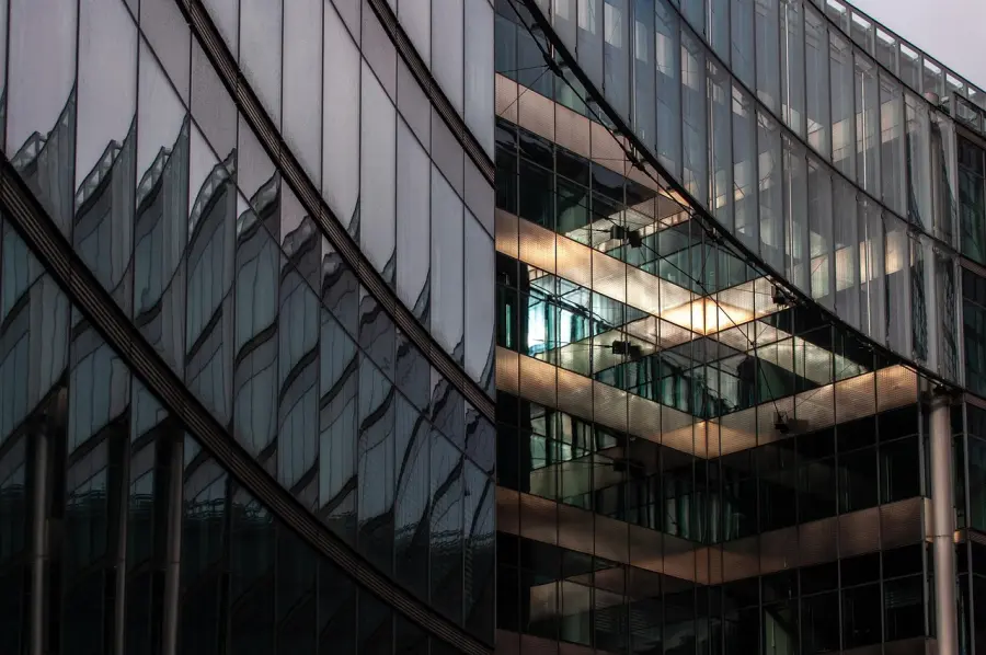 Posa vetrate in sicurezza: vantaggi dei sollevatori a ventosa