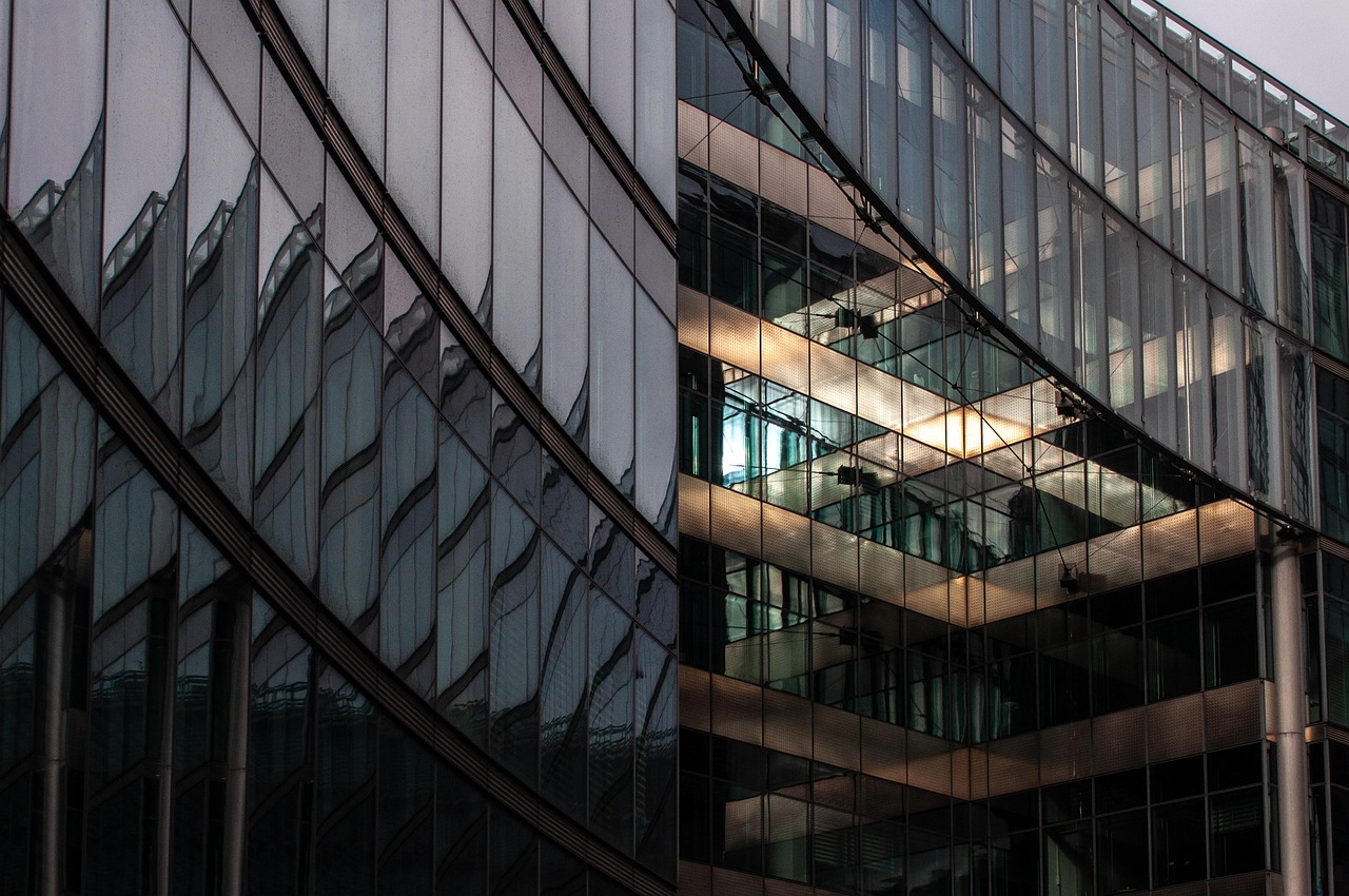 Posa vetrate in sicurezza: vantaggi dei sollevatori a ventosa